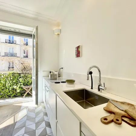 Parisian 2 Bedrooms Montorgueil 090 Paris